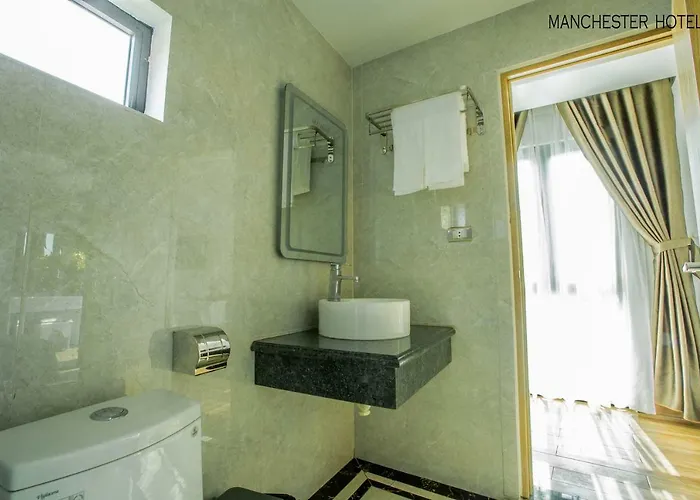 Manchester Hotel Hạ Long