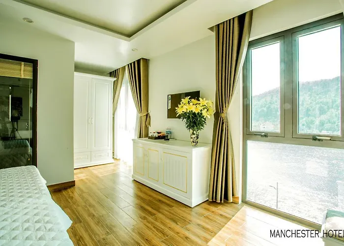 Manchester Hotel Hạ Long